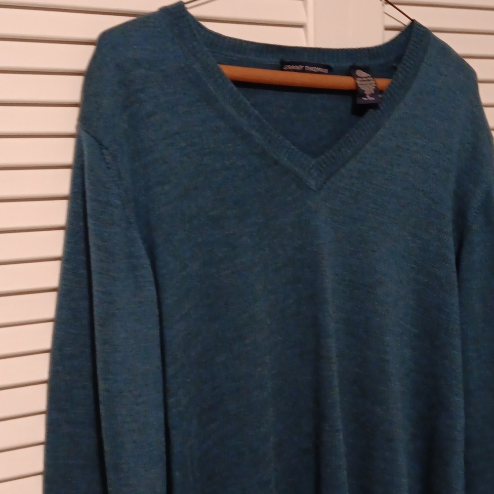 Grant Thomas 💯 Italian Merino Wool V-neck Sweater